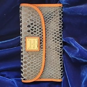 Dooney and Bourke wallet